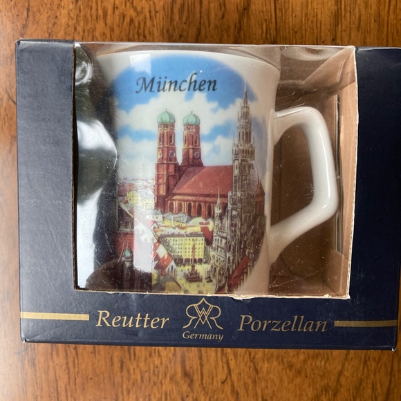 Souvenir Mug Munich Germany Reutter Porzellan Frauenkirche Cathedral Munchen - Picture 2 of 8